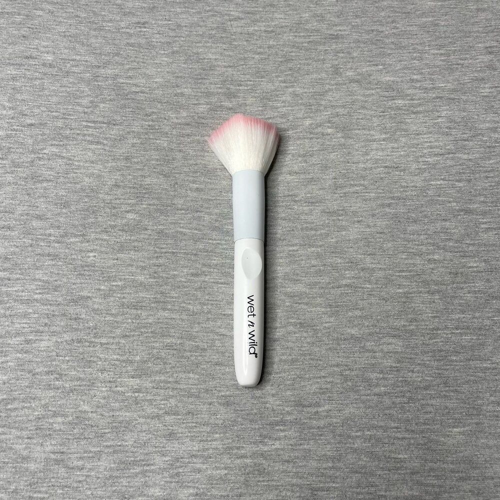 Wet N Wild Powder Mineral Foundation, Blush & Bronzer Brush